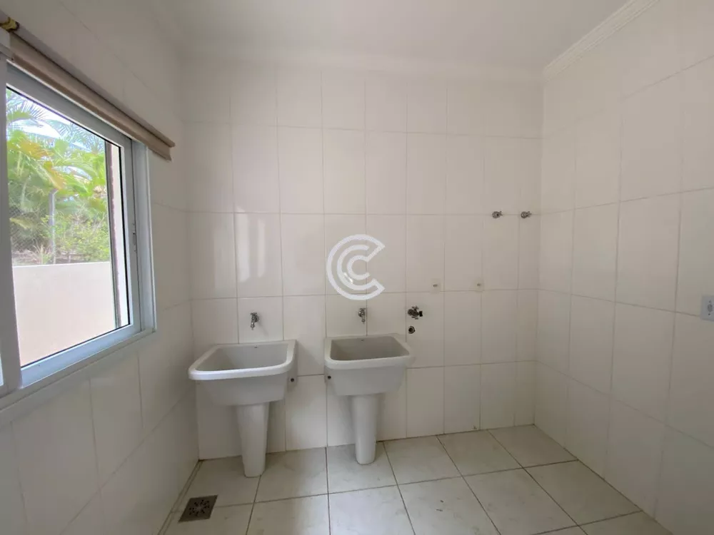 Casa para alugar com 3 quartos, 1000m² - Foto 2