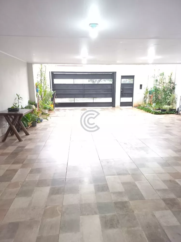 Casa à venda com 3 quartos, 130m² - Foto 1