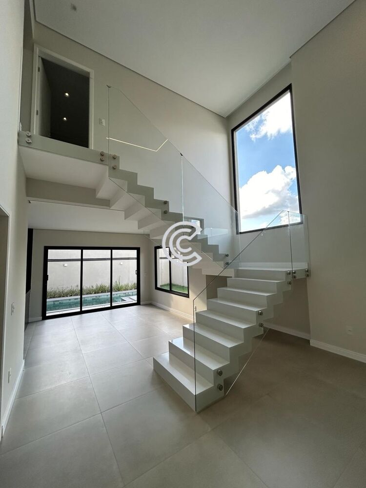 Casa à venda com 3 quartos, 350m² - Foto 1