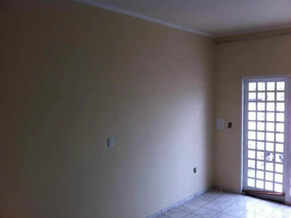 Casa à venda com 2 quartos, 250m² - Foto 4