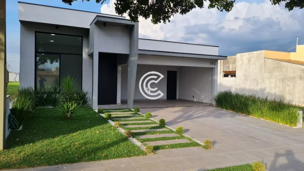 Casa à venda com 3 quartos, 300m² - Foto 2