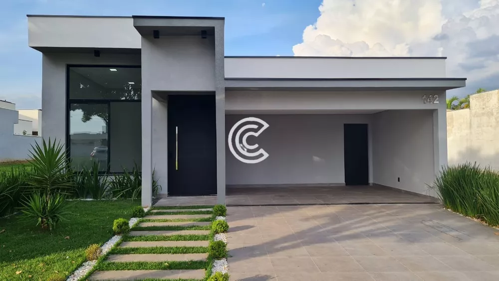 Casa à venda com 3 quartos, 300m² - Foto 1