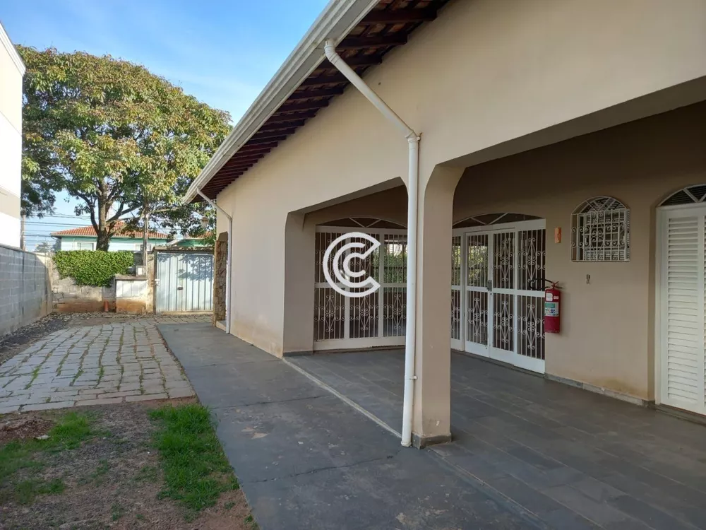 Casa à venda com 4 quartos, 1000m² - Foto 1