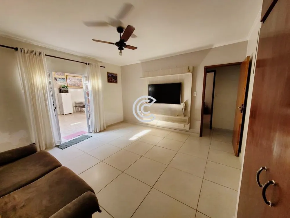 Casa, 3 quartos, 250 m² - Foto 2