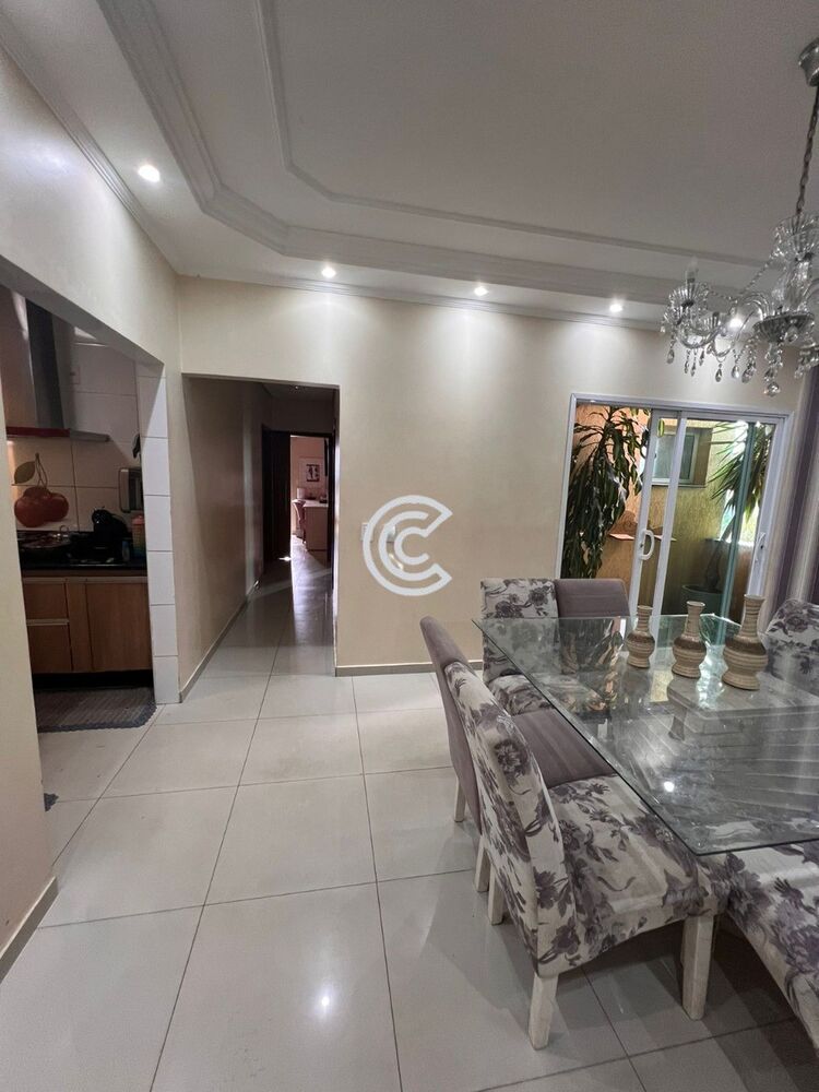 Casa à venda com 3 quartos, 180m² - Foto 2
