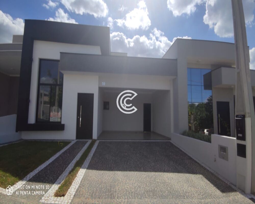 Casa à venda com 3 quartos, 250m² - Foto 1