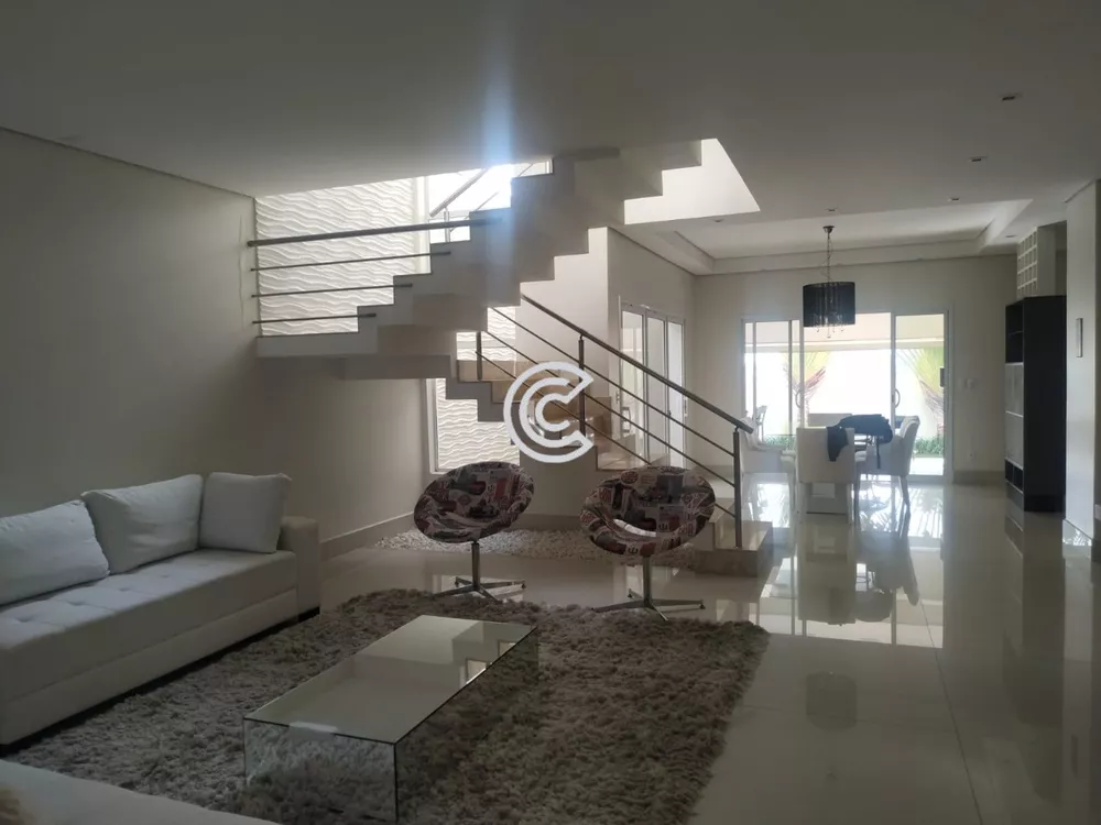 Casa à venda com 3 quartos, 275m² - Foto 1