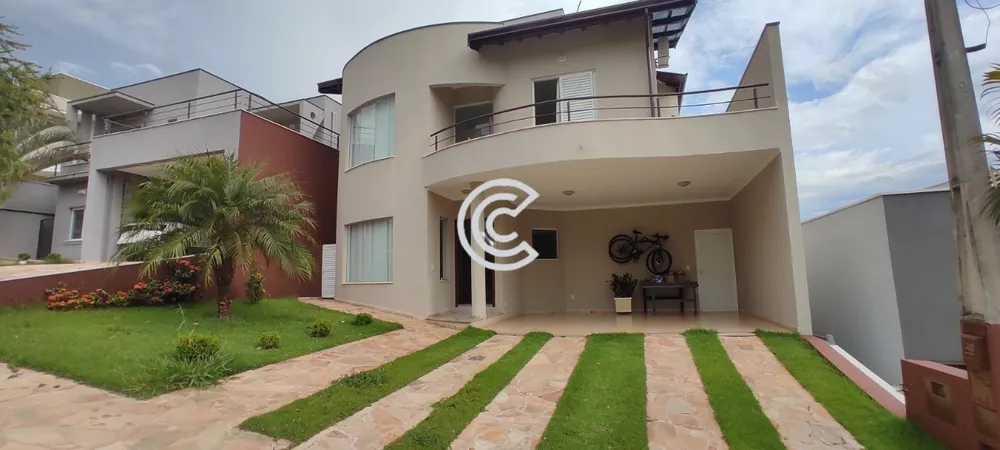 Casa à venda e aluguel com 3 quartos, 360m² - Foto 1