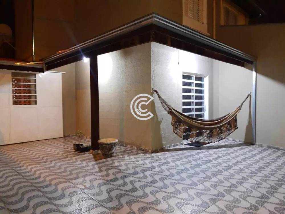 Casa à venda com 2 quartos, 40m² - Foto 1