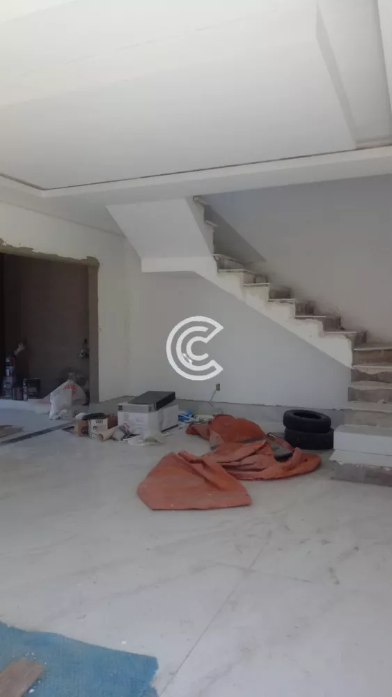 Casa à venda com 3 quartos, 136m² - Foto 2