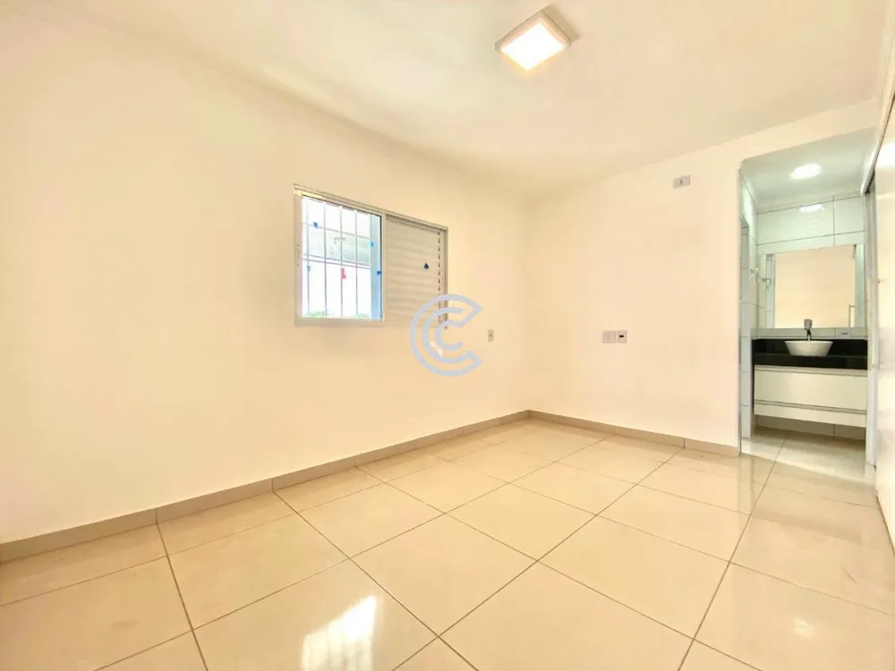 Casa, 3 quartos, 201 m² - Foto 2