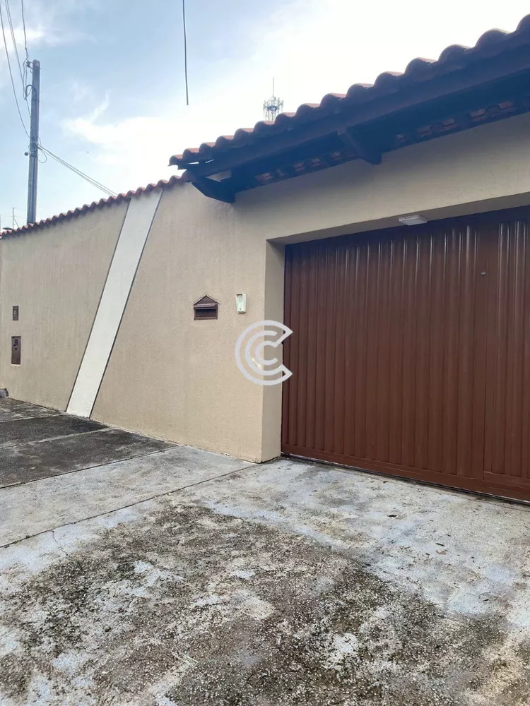 Casa à venda com 3 quartos, 250m² - Foto 1