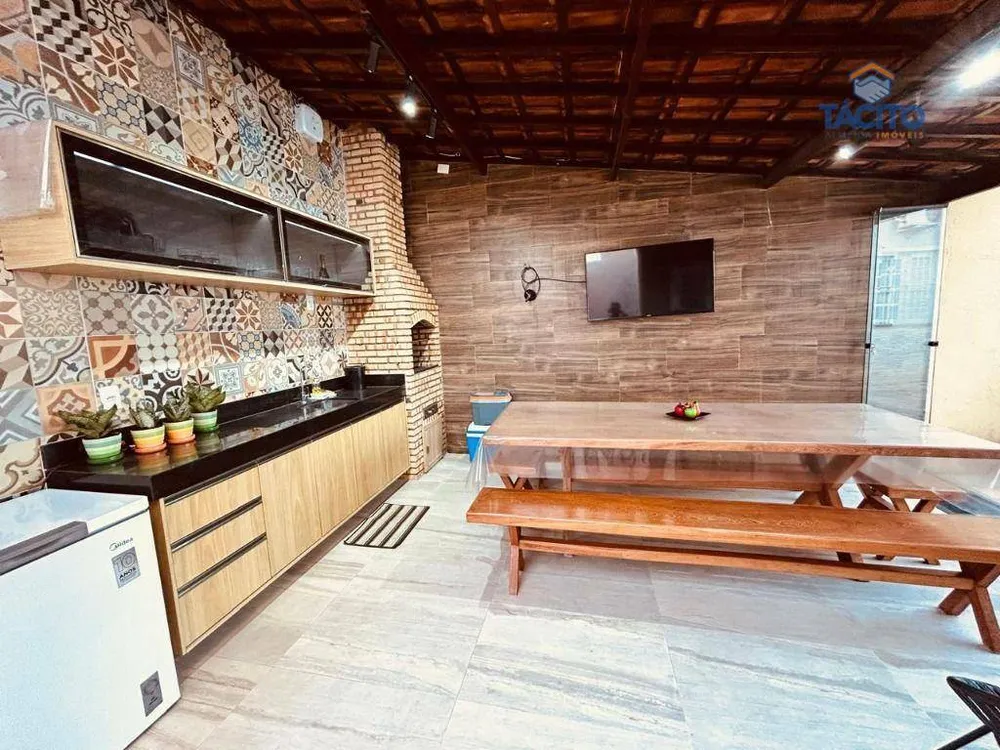 Casa, 4 quartos, 141 m² - Foto 1