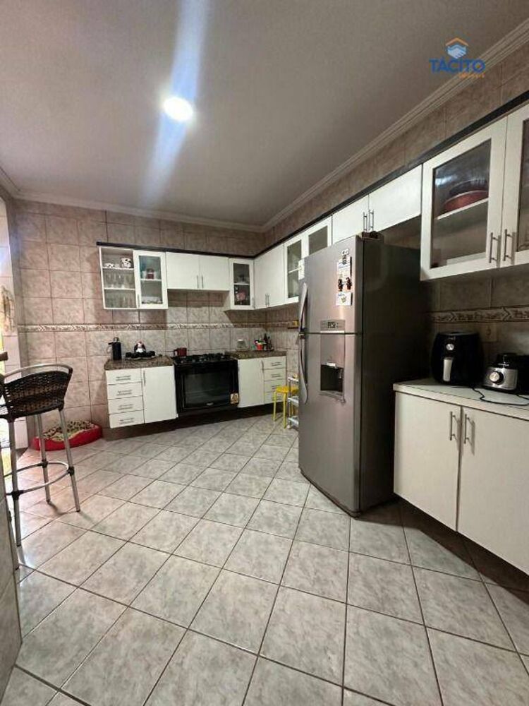 Casa à venda com 4 quartos, 140m² - Foto 6