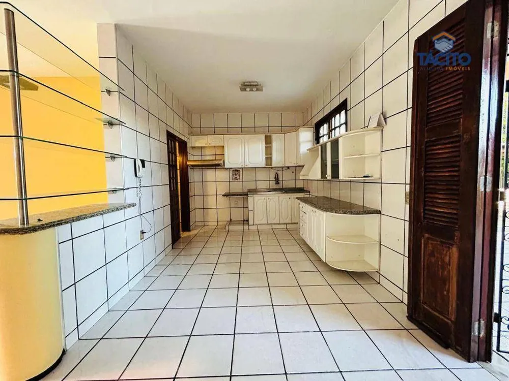 Casa, 5 quartos, 284 m² - Foto 2