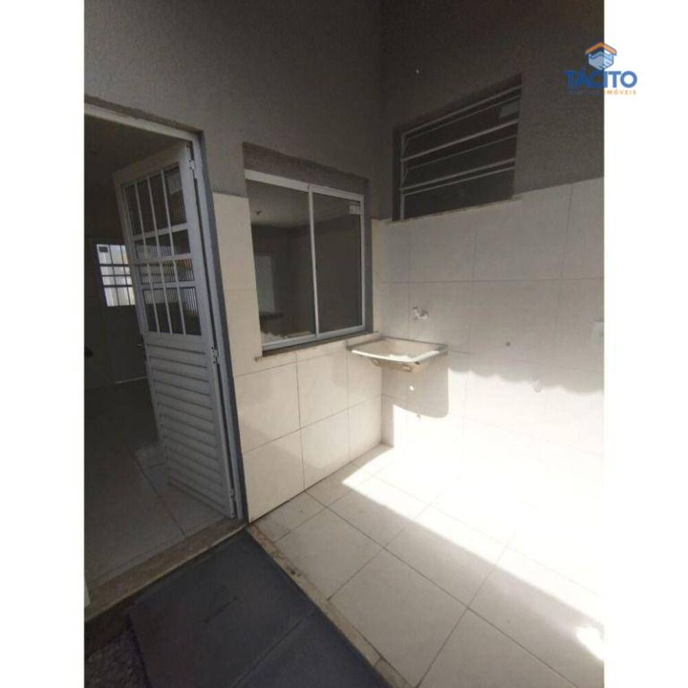 Casa à venda com 3 quartos, 90m² - Foto 8