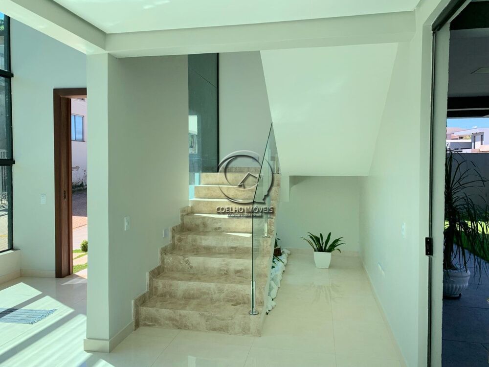 Casa, 3 quartos, 268 m² - Foto 1