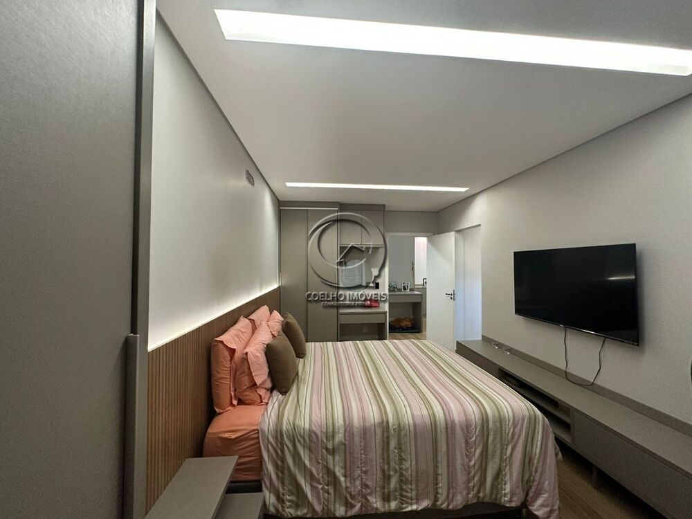 Casa à venda com 4 quartos, 400m² - Foto 1