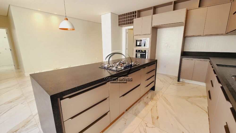 Casa à venda com 3 quartos, 304m² - Foto 2