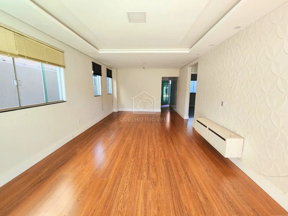 Casa, 4 quartos, 200 m² - Foto 1