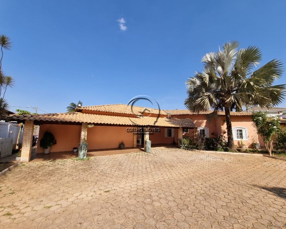 Casa à venda com 3 quartos, 250m² - Foto 1