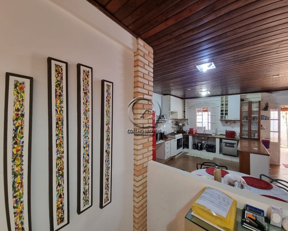 Casa à venda com 3 quartos, 250m² - Foto 2