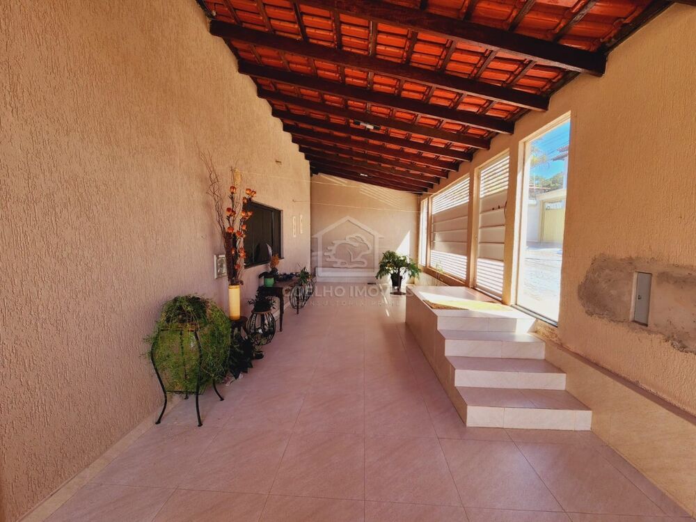 Casa à venda com 3 quartos, 720m² - Foto 1