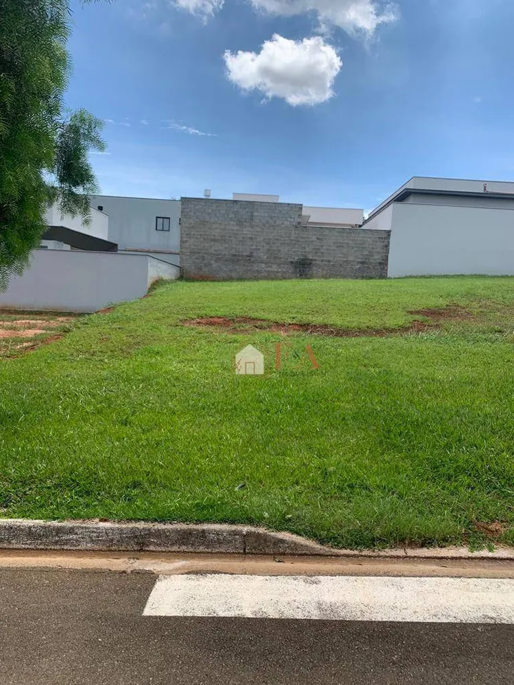 Loteamento e Condomínio, 300 m² - Foto 1