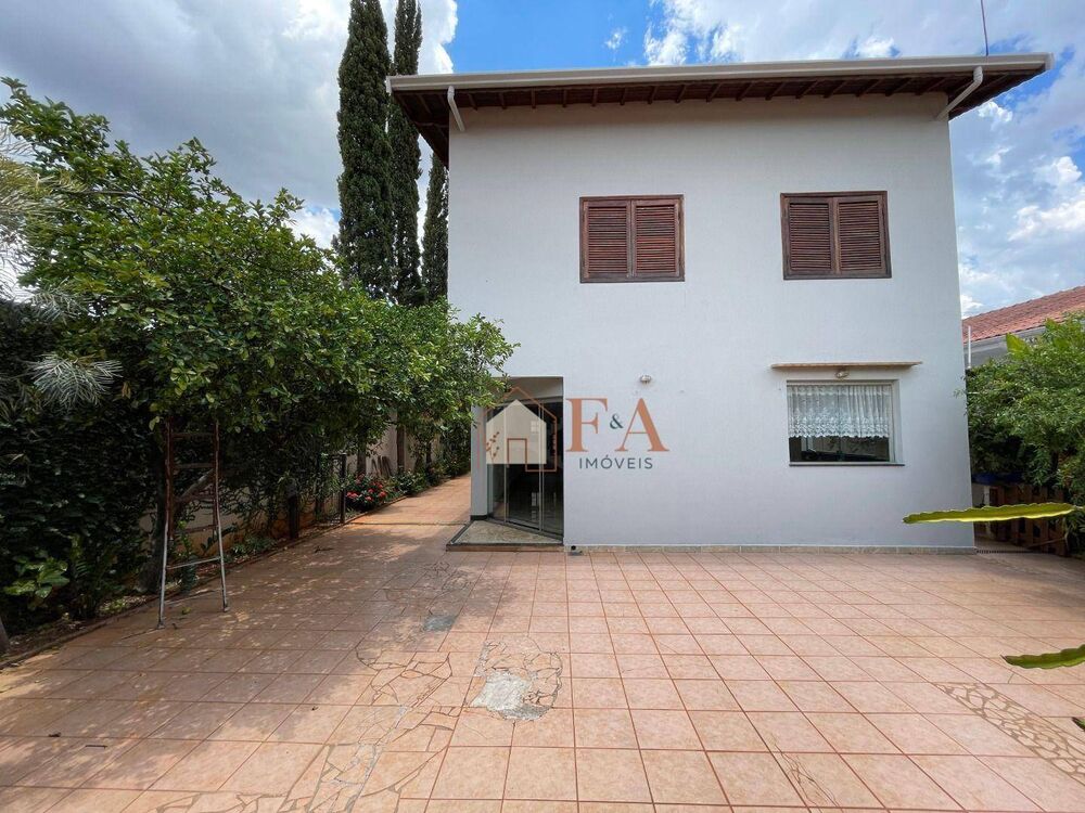 Casa à venda com 6 quartos, 236m² - Foto 8