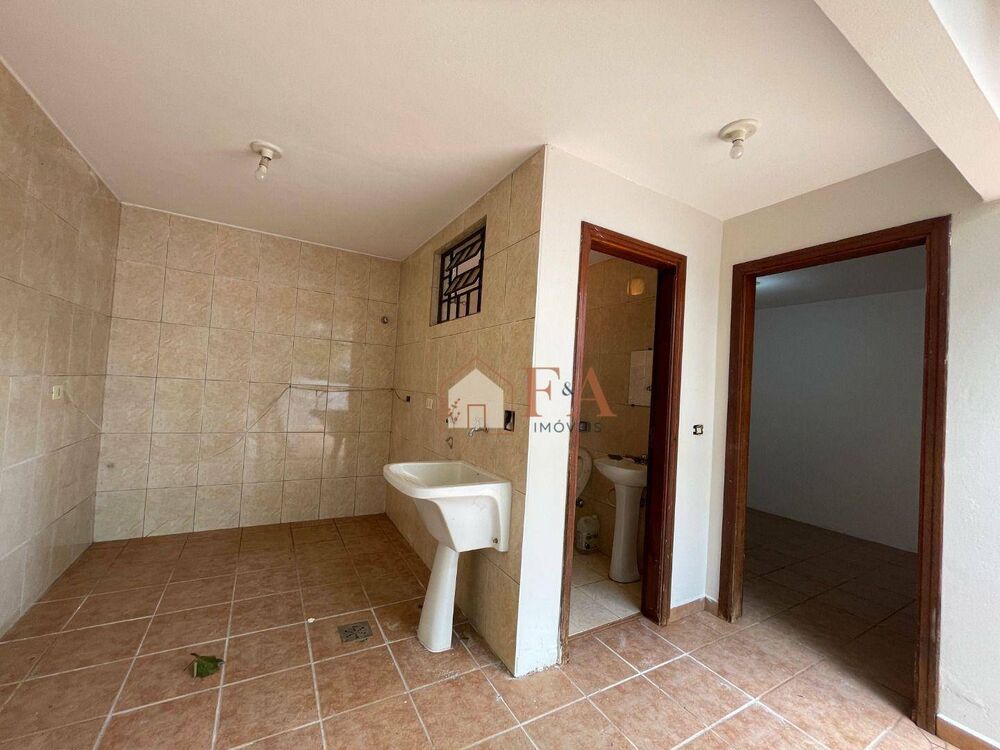 Casa à venda com 6 quartos, 236m² - Foto 7