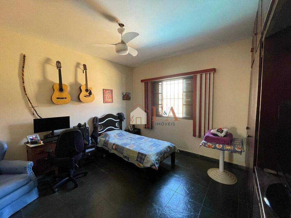Casa à venda com 3 quartos, 237m² - Foto 9