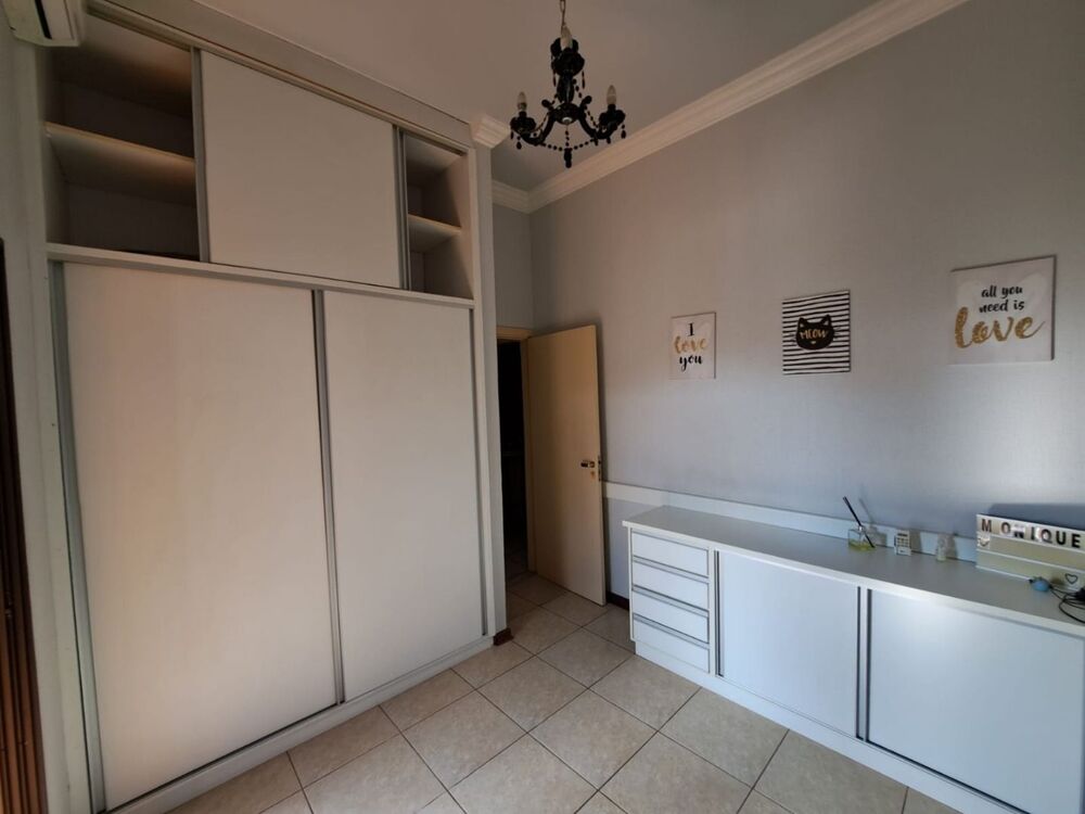 Casa de Condomínio à venda com 3 quartos, 294m² - Foto 1