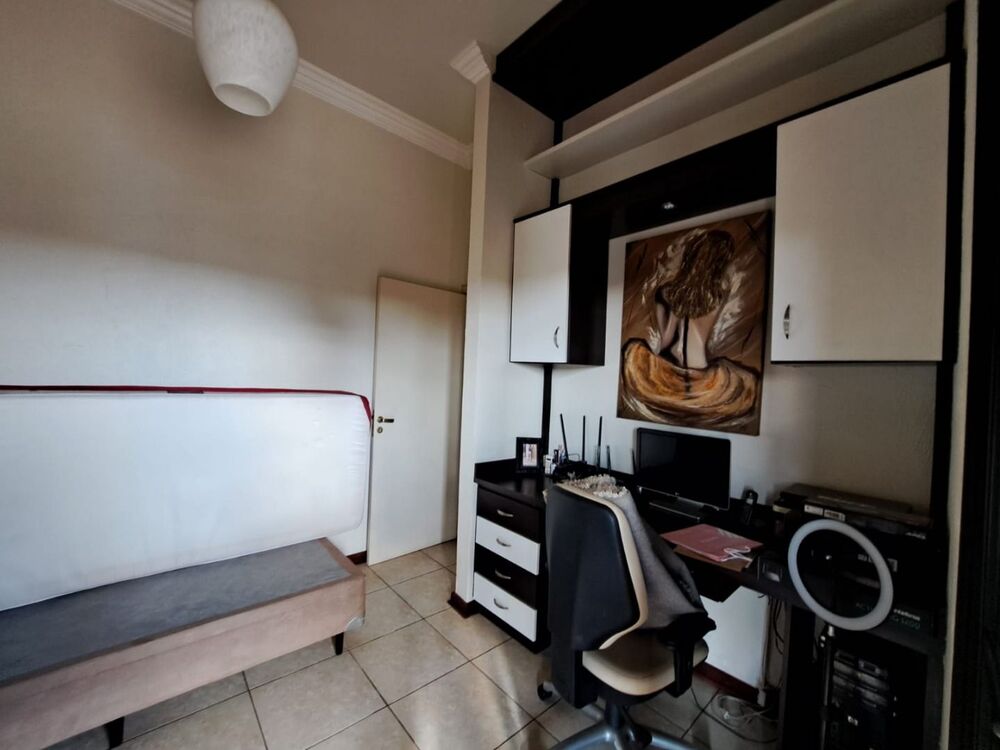 Casa de Condomínio à venda com 3 quartos, 294m² - Foto 2