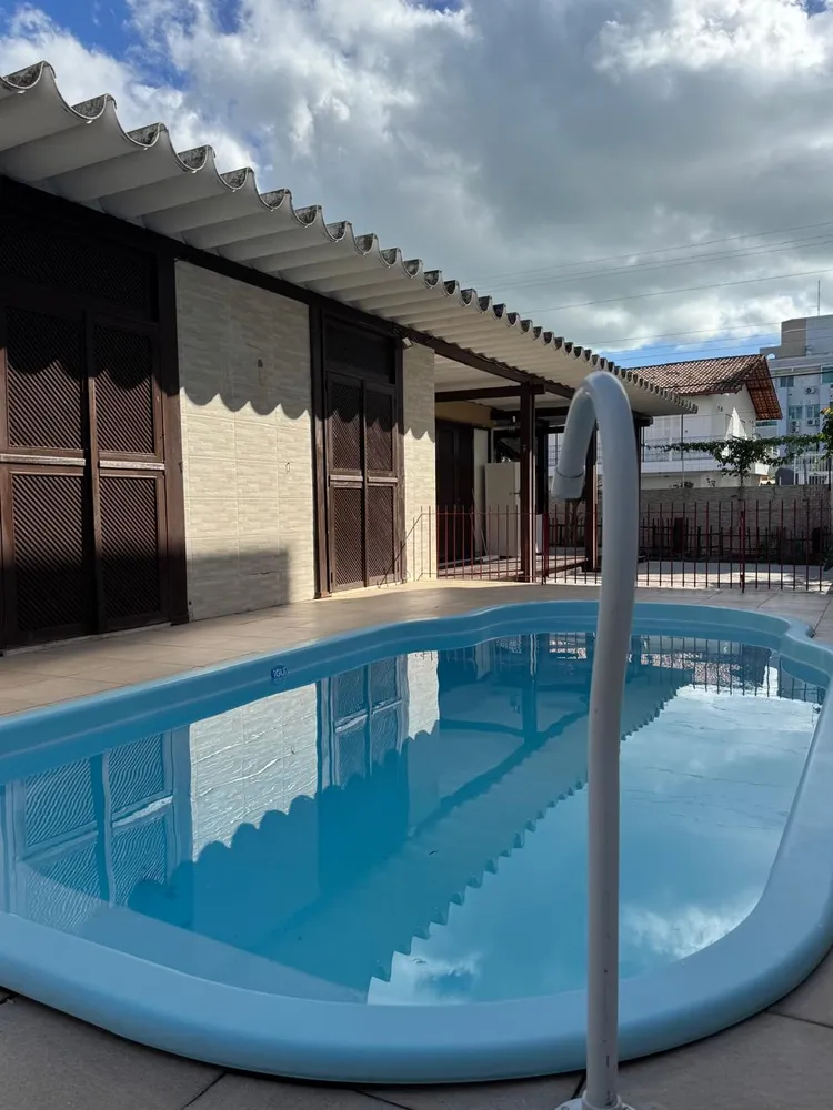 Casa, 4 quartos, 173 m² - Foto 1