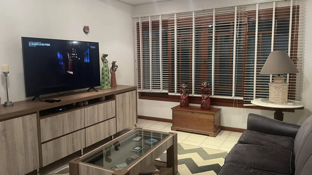 Casa, 6 quartos, 232 m² - Foto 2