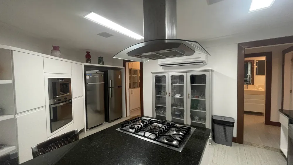 Casa, 6 quartos, 232 m² - Foto 1