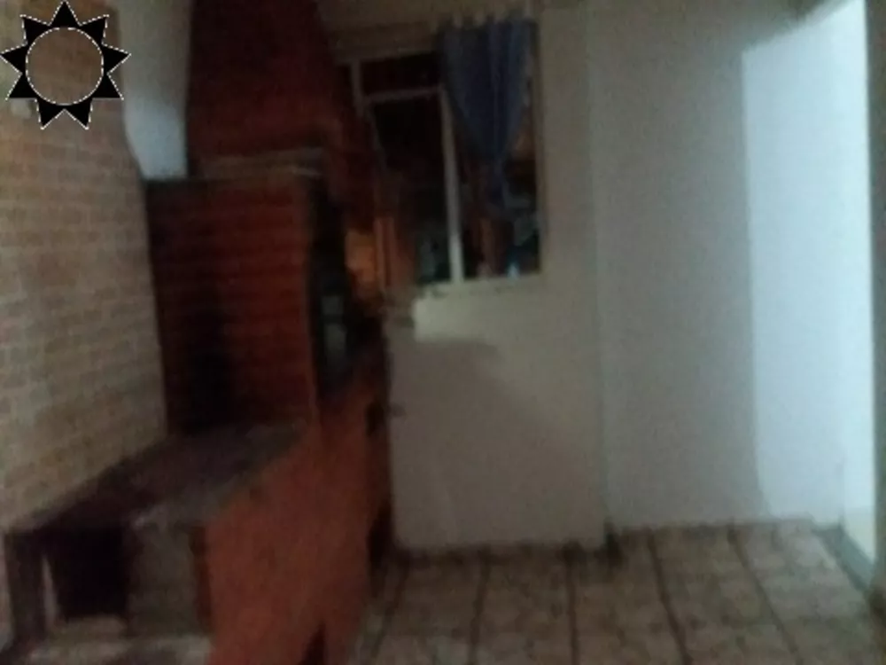 Casa à venda com 5 quartos, 200m² - Foto 2