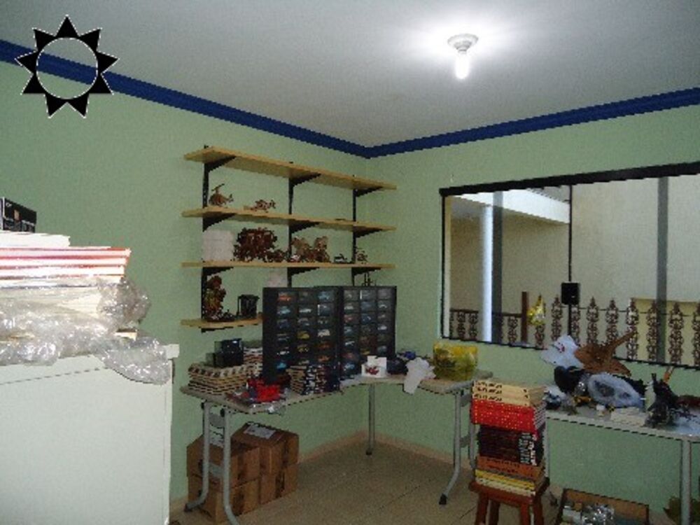 Casa à venda com 3 quartos, 300m² - Foto 2