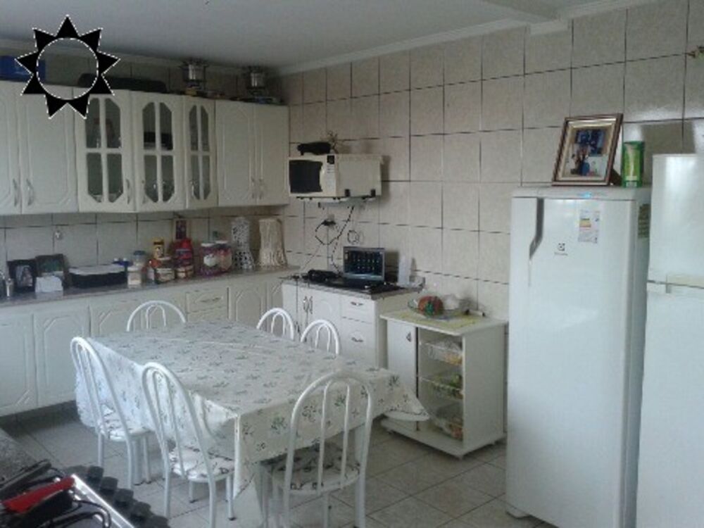 Casa, 3 quartos, 228 m² - Foto 1