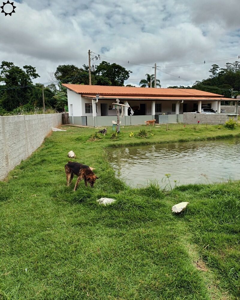 Chácara à venda com 4 quartos, 1300m² - Foto 1