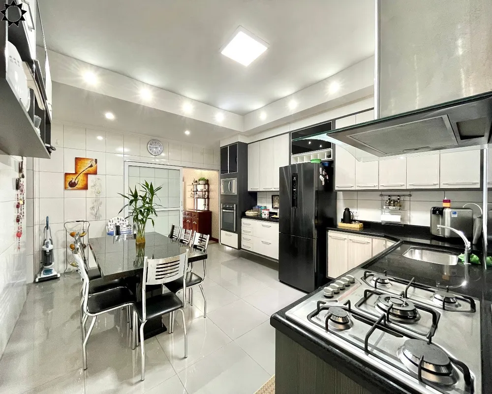 Casa, 4 quartos, 217 m² - Foto 8