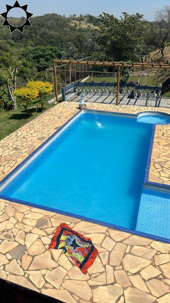 Chácara à venda com 4 quartos, 250m² - Foto 2
