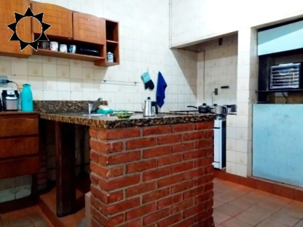 Casa, 3 quartos, 221 m² - Foto 1