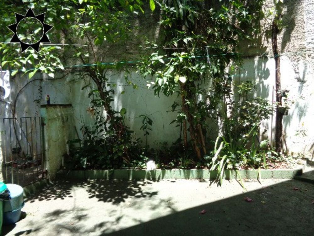 Casa à venda com 3 quartos, 240m² - Foto 1