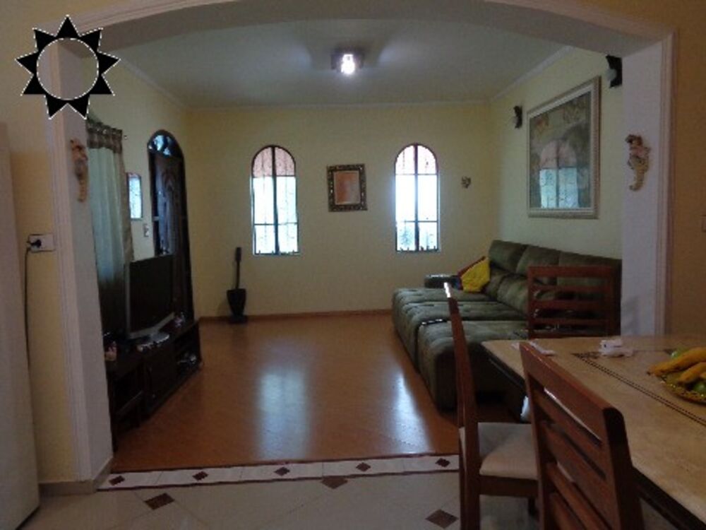 Casa à venda com 3 quartos, 240m² - Foto 2