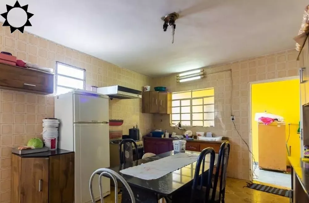 Casa à venda com 5 quartos, 250m² - Foto 2