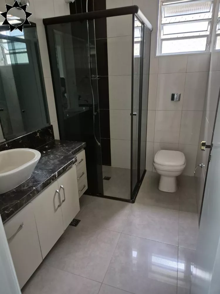 Casa à venda com 3 quartos, 250m² - Foto 2