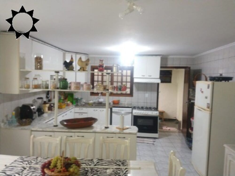Casa à venda com 3 quartos, 236m² - Foto 4