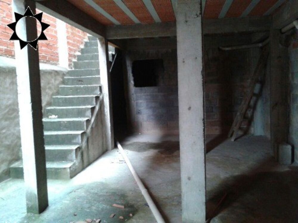 Casa à venda com 2 quartos, 130m² - Foto 1