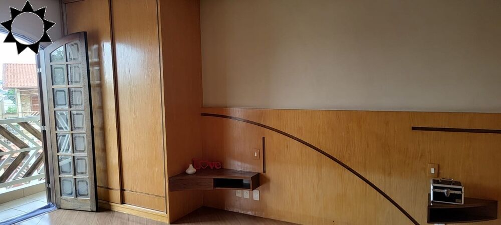 Casa, 3 quartos, 212 m² - Foto 1